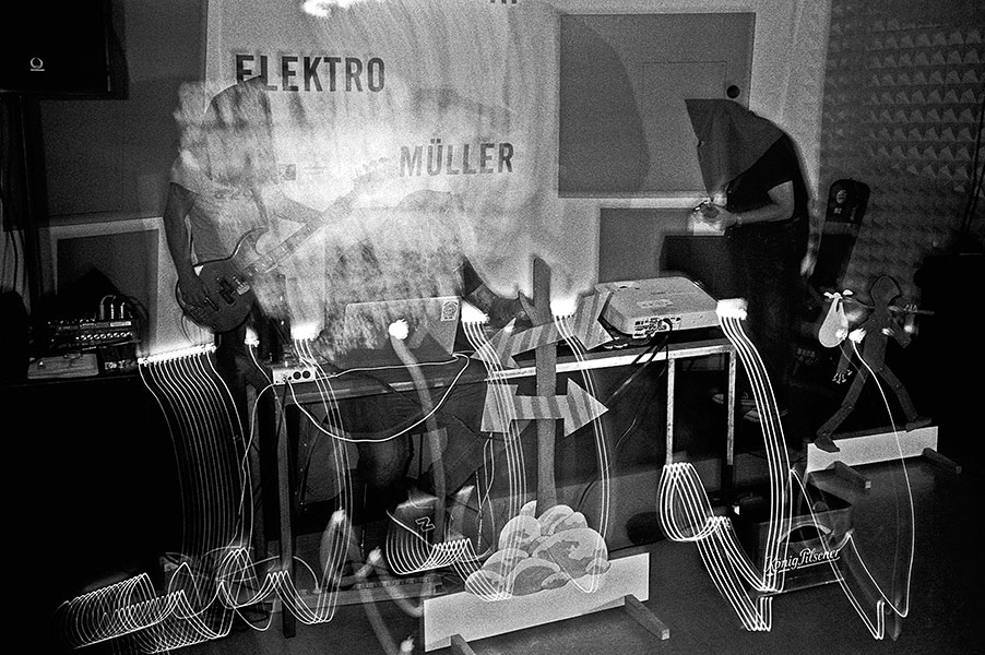 Wait Watchers, Elektro Müller, Tim Berresheim, analog, point and shoot, p&s, point & shoot, schwarz-weiß, black and white, b&w