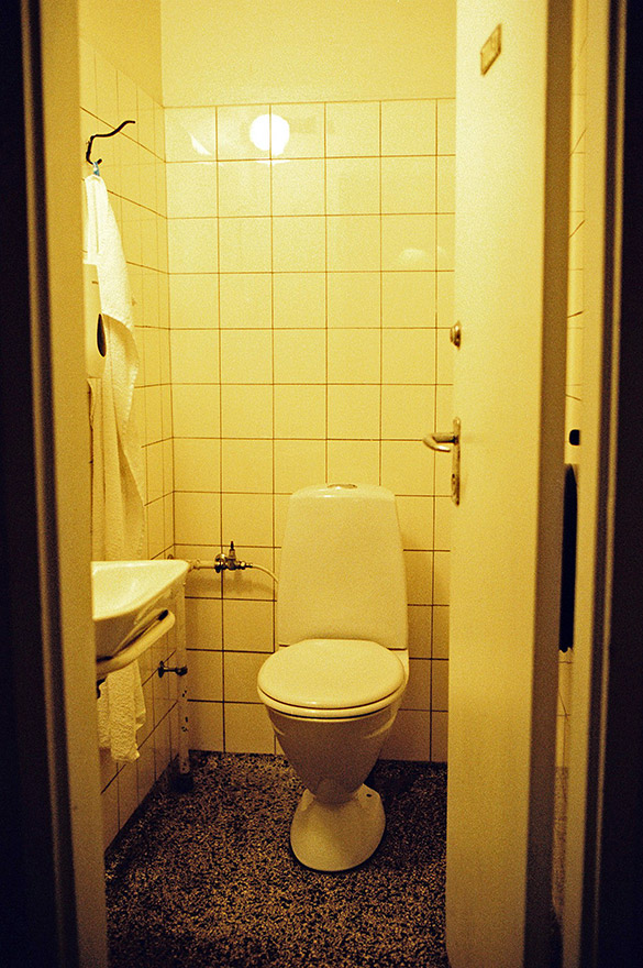 analog, toilet, Contax T3, 4-c, 