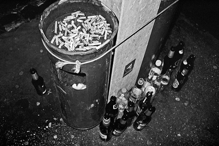 analogphotography, analogfotografie, filmfeed, 35mm, 35mmfilm, contax t3, kodak tmax400, point and shoot, analog, analogfeed, 35mmfeed, filmphotography, analogphotofeed, film is not dead, trash, alcohol, nikotin, party
