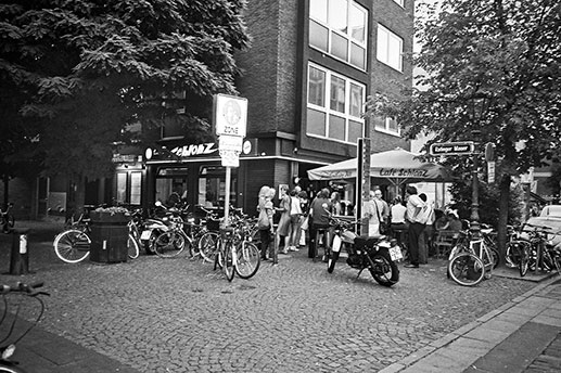analogphotography, analogfotografie, analog, Kodak TMax, Compactcamera, analogcompactcamera, Schlonz, Cafe Schlonz, Bar Schlonz, Düsseldorf, Ratinger Strasse Düsseldorf