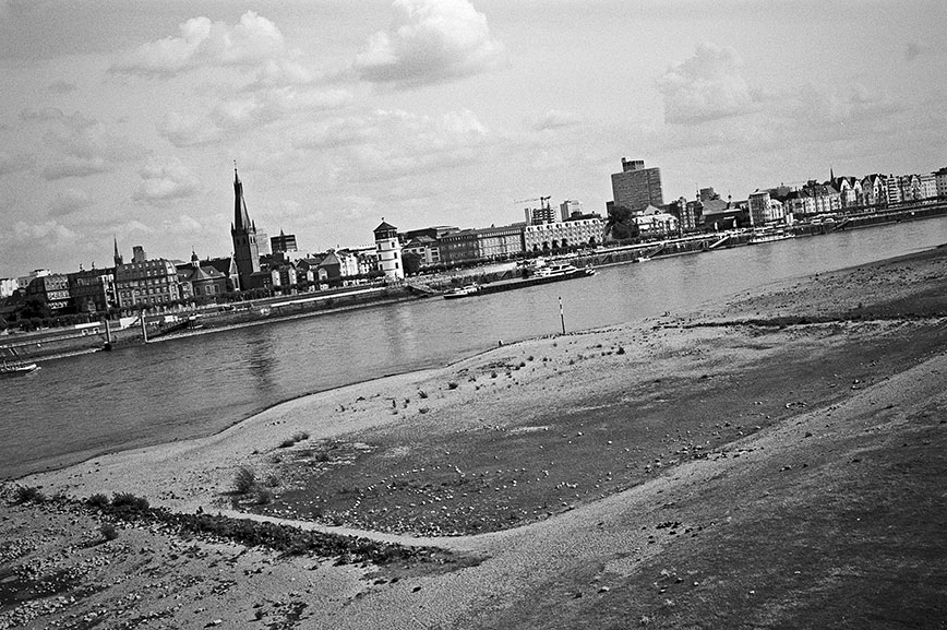 analogphotography, analogfotografie, analog, Leica, Leica minilux, bw, black and white, schwarzweiss, sw, Kodak Tmax400, Kodak Tmax 400, filmfeed, analogfeed, analogblog, analogphotoblog, analogfotoblog, point and shoot, pointandshoot, compactcamera,, Dü