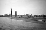Rheinwiesen, Düsseldorf, Corona, Covid 19, analogfotografie, Leica minilux, Kodak Tmax 400, point and shoot, analogphotography, skyline, Rhein, rhine, river, rhine germany