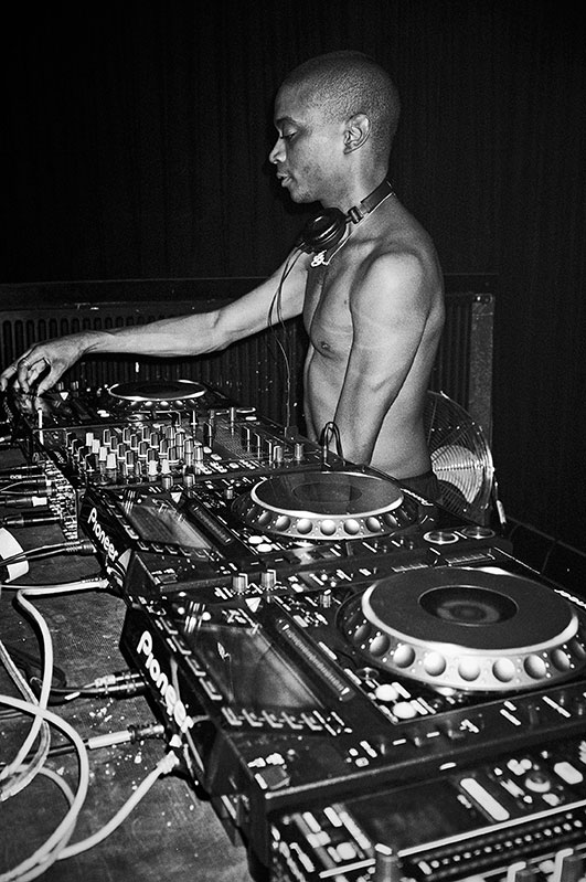 Lotic, Dj Lotic, Kantine Berghain, analog, s/w, schwarz-weiss, b/w, black and white, Contax T3