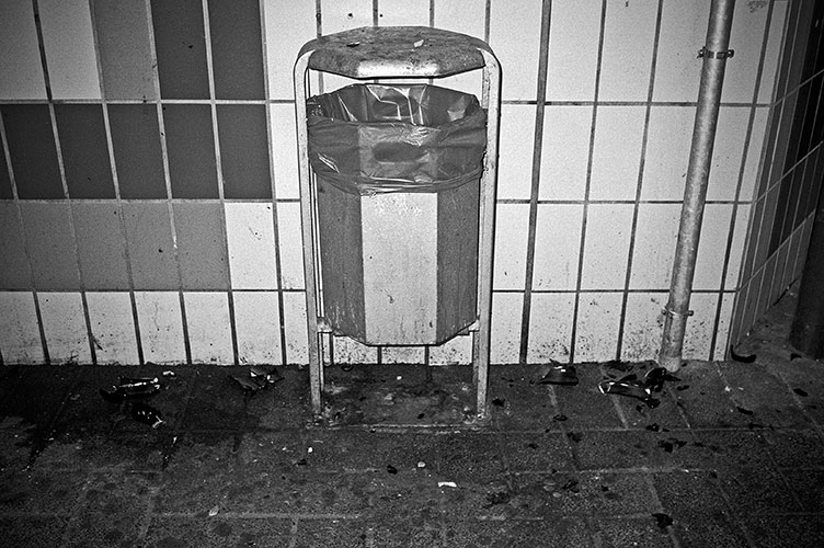 R2D2, trash, analog, s/w, schwarz-weiss, b/w, black and white, Contax T3