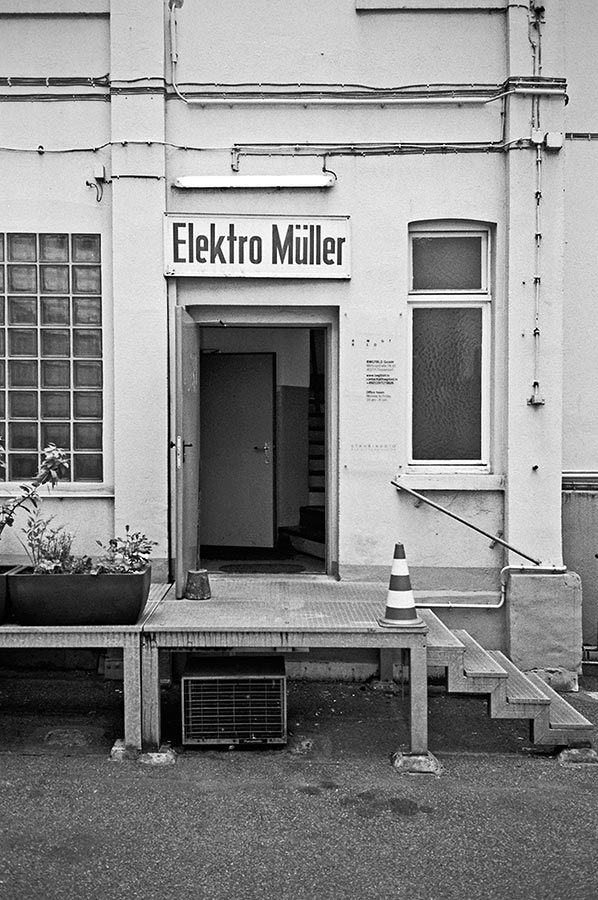 Elektro Müller, Kling Klang, Kling Klang Studios, Mintropstrasse, ZackBum, Open source festival, FotoSchiko, Fotoschiko, fotoschiko, foto schiko, Foto Schiko, Schiko, Andreas Schiko, analog, Olympus mju2, b/w, schwarz-weiss, s/w, T-max400, 