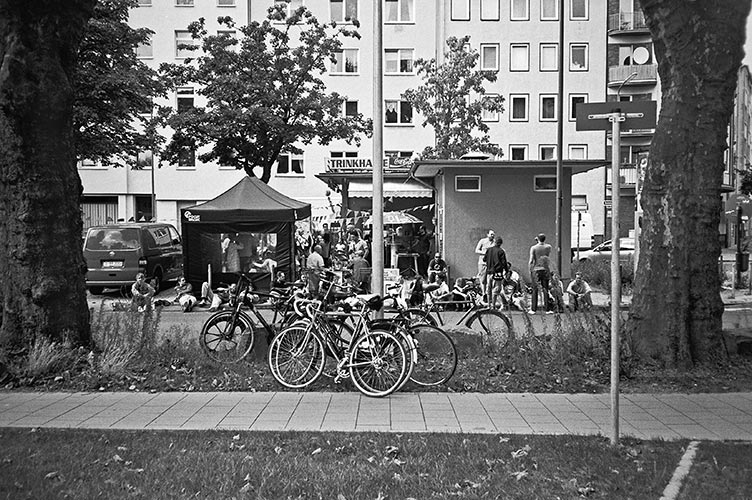 Büdchentag, 1. Büdchentag Düsseldorf, FotoSchiko, Fotoschiko, fotoschiko, foto schiko, Foto Schiko, Schiko, Andreas Schiko, analog, Olympus mju2, b/w, schwarz-weiss, s/w, T-max400, 