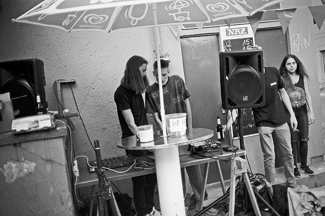 Büdchentag, 1. Büdchentag Düsseldorf, FotoSchiko, Fotoschiko, fotoschiko, foto schiko, Foto Schiko, Schiko, Andreas Schiko, analog, Olympus mju2, b/w, schwarz-weiss, s/w, T-max400, 