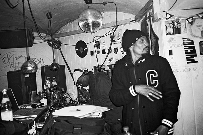 Stecken, I Love Wax, Ben*, Dudley Perkins, Twit one, FotoSchiko, Fotoschiko, fotoschiko, foto schiko, Foto Schiko, Schiko, Andreas Schiko, analog, Olympus mju2, b/w, schwarz-weiss, s/w, T-max400, Bauhaus, Dessau