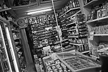 analog, analogfotografie, analogphotography, olympus XA, Agfa APX 100, Xtol, black and white, schwarz-weiss, point and shoot, kiosk