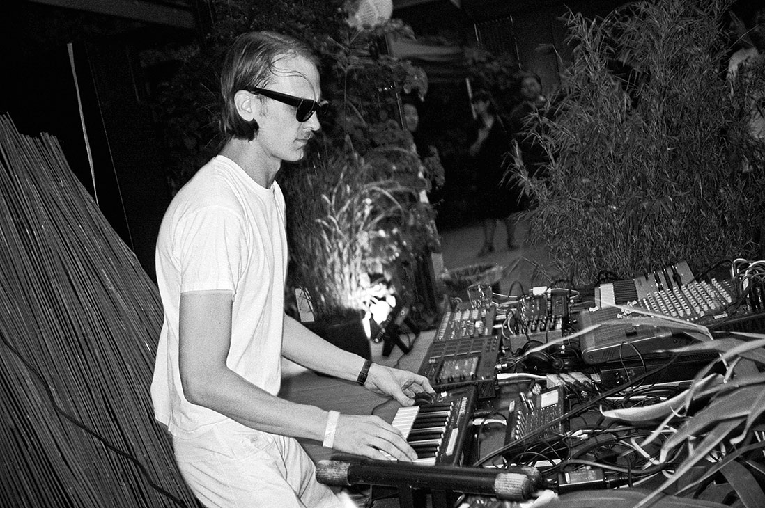 tfgc, suffon, düsseldorf, 4 linden, lucas croon, musician set, analogphotografie, compactcamera, yashica t3, party, electronic, 35mm, 35mm feed, photoblog, fotoblog, sound of düsseldorf, point and shoot
