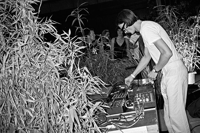 tfgc, suffon, düsseldorf, 4 linden, lucas croon, musician set, analogphotografie, compactcamera, yashica t3, party, electronic, 35mm, 35mm feed, photoblog, fotoblog, sound of düsseldorf, point and shoot