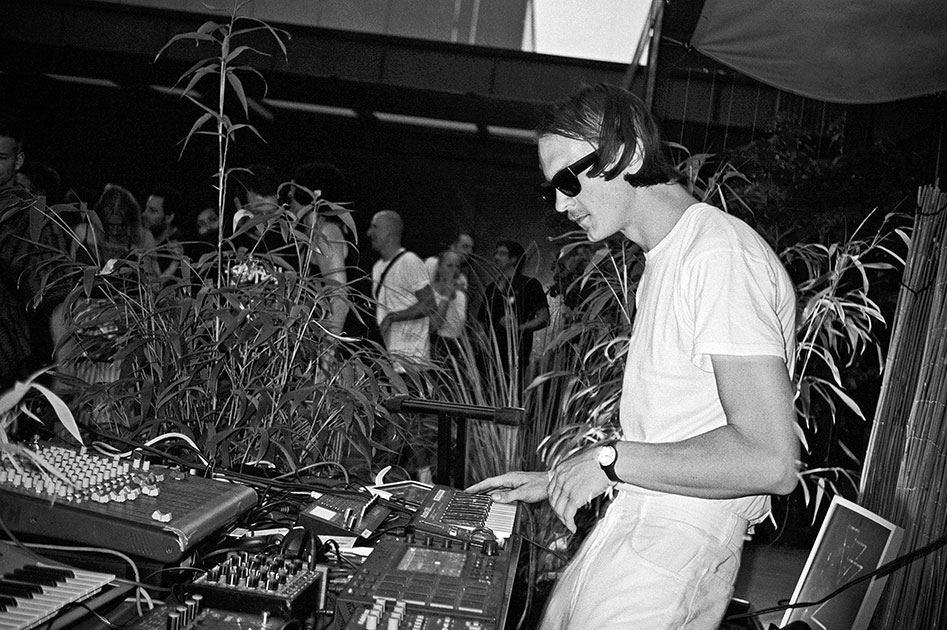 tfgc, suffon, düsseldorf, 4 linden, lucas croon, musician set, analogphotografie, compactcamera, yashica t3, party, electronic, 35mm, 35mm feed, photoblog, fotoblog, sound of düsseldorf, point and shoot