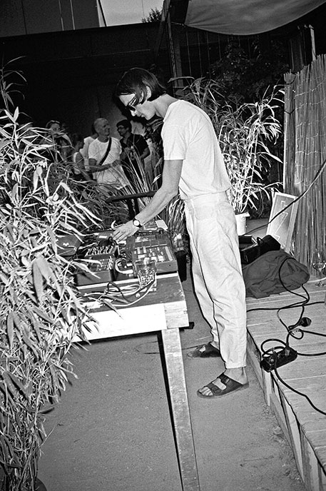 tfgc, suffon, düsseldorf, 4 linden, lucas croon, musician set, analogphotografie, compactcamera, yashica t3, party, electronic, 35mm, 35mm feed, photoblog, fotoblog, sound of düsseldorf, point and shoot