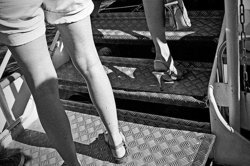 Radio Love Love, radiolovelove, köln, cologne, boatstour, musictour, dj, analogphotography, compactcamera, 35mm, 35mm feed, analogfeed, filmfeed, sunny day, legs, high heels
