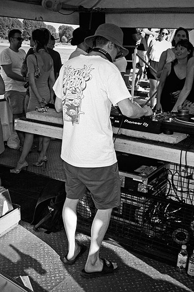 Radio Love Love, radiolovelove, köln, cologne, boatstour, musictour, dj, analogphotography, compactcamera, 35mm, 35mm feed, analogfeed, filmfeed, sunny day, Twit one