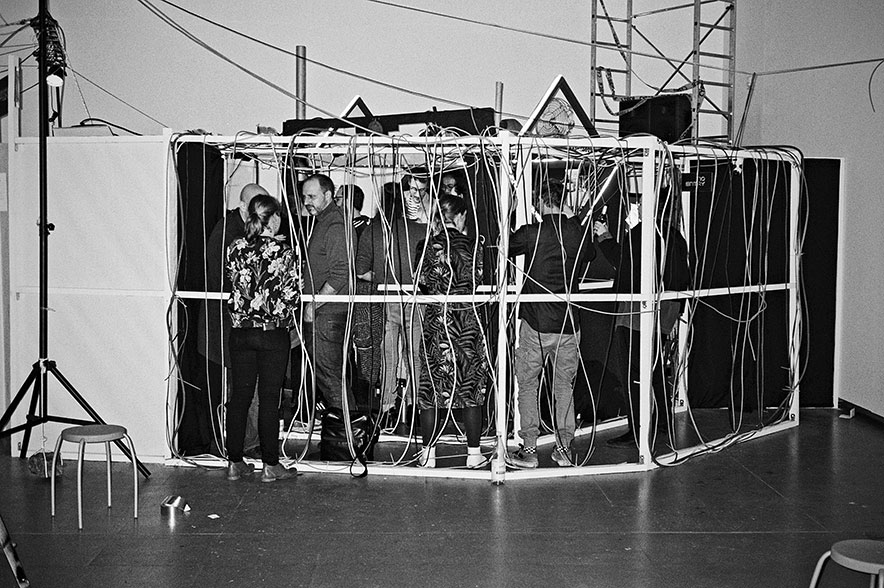 NRW Forum, analogphotography, Leica minilux, Meta Marathon, Düsseldorf, Düsseldorf Museum, Schlafraum, Feldbetten, Kodak Tmax 400, analogfotografie, alain bieber
