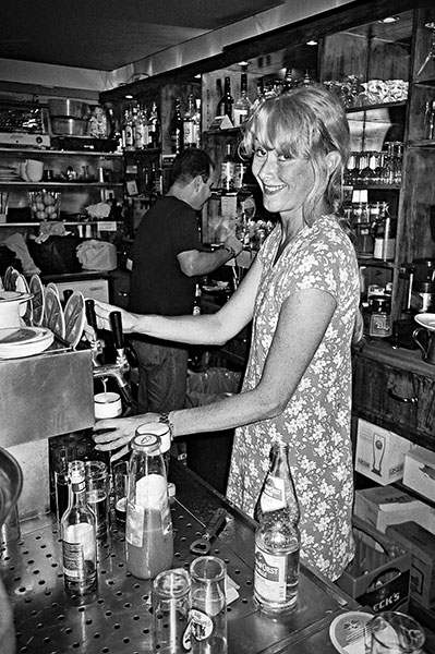analogphotography, analogfotografie, analog, Kodak TMax, Compactcamera, analogcompactcamera, Schlonz, Cafe Schlonz, Bar Schlonz, Düsseldorf, Ratinger Strasse Düsseldorf