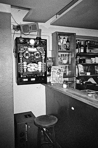 analogphotography, analogfotografie, analog, Kodak TMax, Compactcamera, analogcompactcamera, Schlonz, Cafe Schlonz, Bar Schlonz, Düsseldorf, Ratinger Strasse Düsseldorf