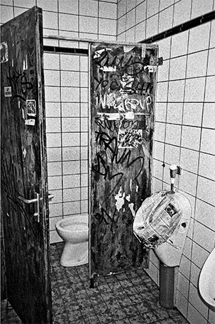 analogphotography, analogfotografie, analog, Kodak TMax, Compactcamera, analogcompactcamera, Schlonz, Cafe Schlonz, Bar Schlonz, Düsseldorf, Ratinger Strasse Düsseldorf