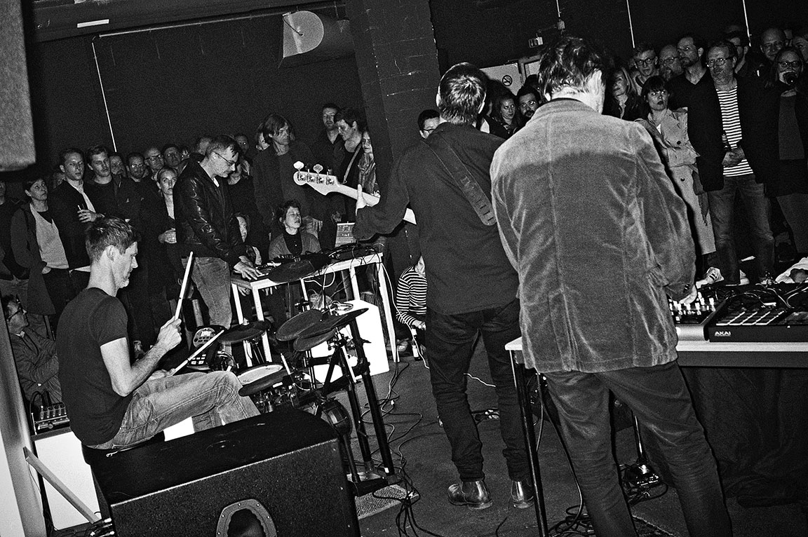 Filmwerkstatt Düsseldorf, Kreidler, Kreidler band, Düsseldorf, Düsseldorf music, sound of Düsseldorf, Analogfotografie, analogphotography, Leica minilux, Kodak Tmax 400, point and shoot, stay broke shoot film, 35mm, Kleinbild, sw, Schwarz-Weiss