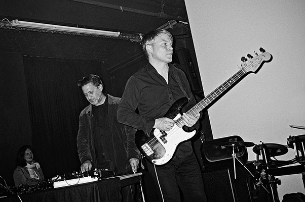 Filmwerkstatt Düsseldorf, Kreidler, Kreidler band, Düsseldorf, Düsseldorf music, sound of Düsseldorf, Analogfotografie, analogphotography, Leica minilux, Kodak Tmax 400, point and shoot, stay broke shoot film, 35mm, Kleinbild, sw, Schwarz-Weiss