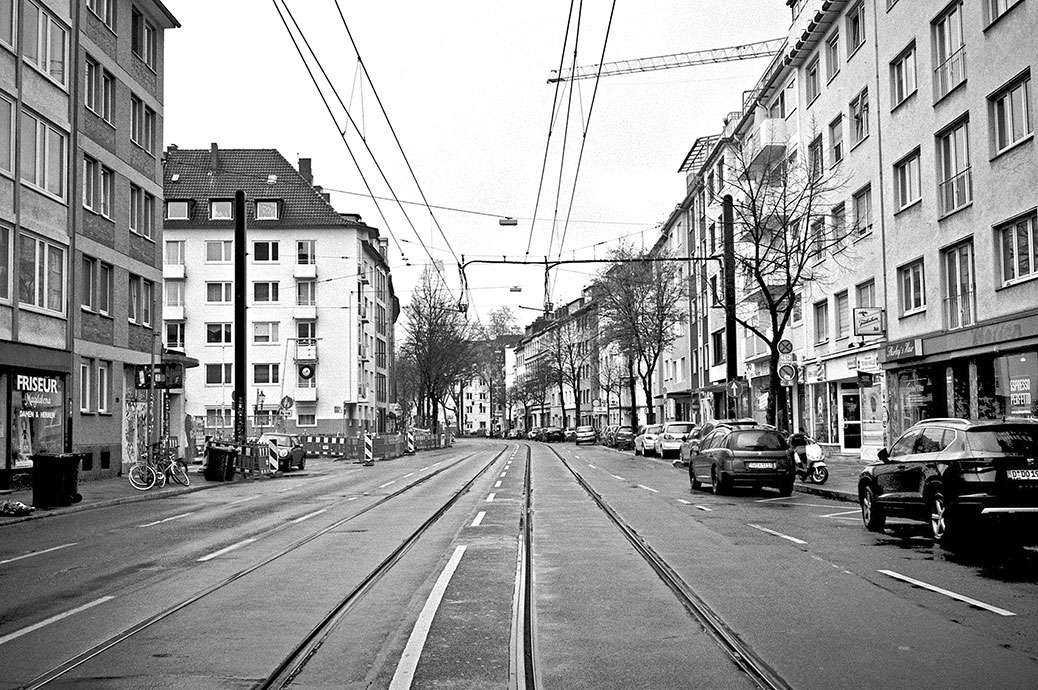 Bilker Allee, Zimmer Strasse, covid 19, Düsseldorf, analog, analogfotografie, analogphotography, Kodak Tmax 400, Leica, Leica minilux, sw, bw