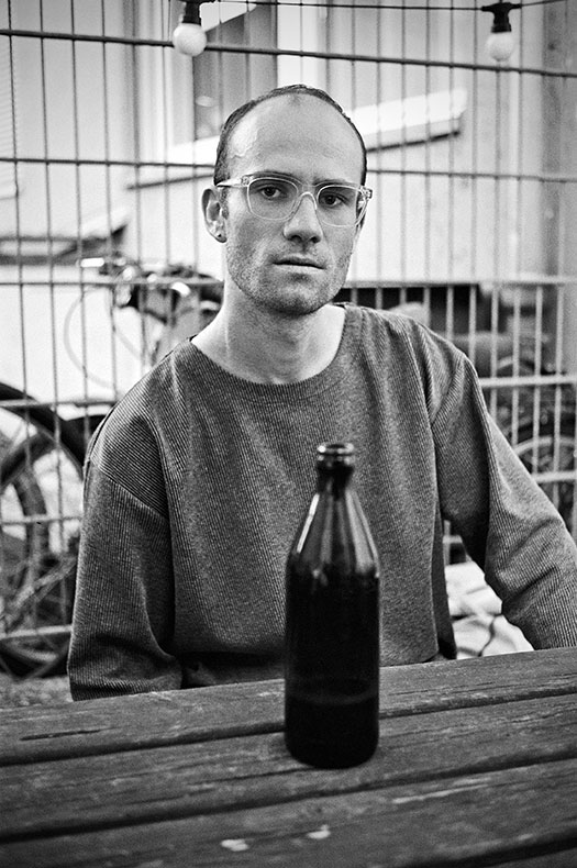 Steffen Jopp, artist, Callshop Radio, Radiosender, Single, Vinyl, Düsseldorf, Dj, analog, analogfotografie, analogphotography, leica, leica minilux, Kodak Tmax 400, point and shoot, 35mm, on film