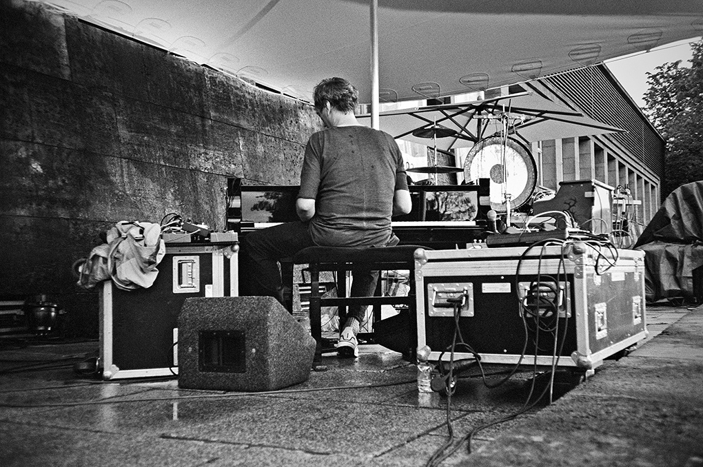 New Fall Festival, Festival, Düsseldorf, NRW Forum, Ehrenhof, Summer Edition, Analogfotografie, analogphotography, Olympus mju 2, point and shoot, stay broke shoot film, 35mm, on film black and white, Hauschka