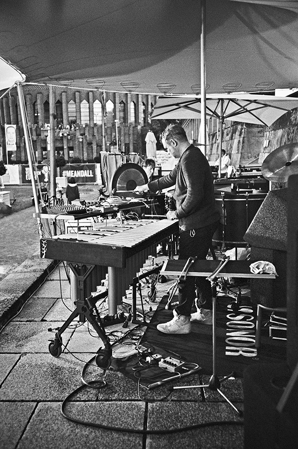 New Fall Festival, Festival, Düsseldorf, NRW Forum, Ehrenhof, Summer Edition, Analogfotografie, analogphotography, Olympus mju 2, point and shoot, stay broke shoot film, 35mm, on film black and white, Hauschka, Kai Angermann