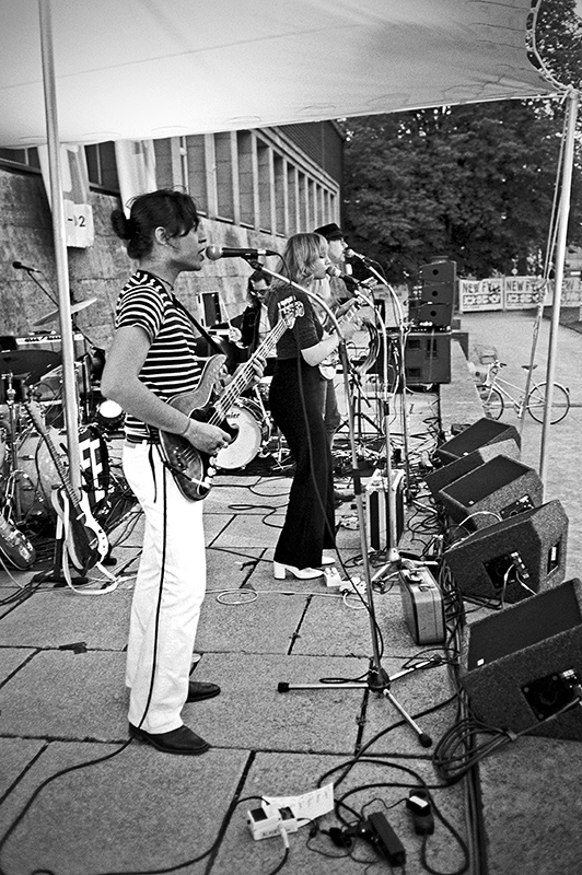 New Fall Festival, Festival, Düsseldorf, NRW Forum, Ehrenhof, Summer Edition, Analogfotografie, analogphotography, Olympus mju 2, point and shoot, stay broke shoot film, 35mm, on film black and white, Suzan Köcher