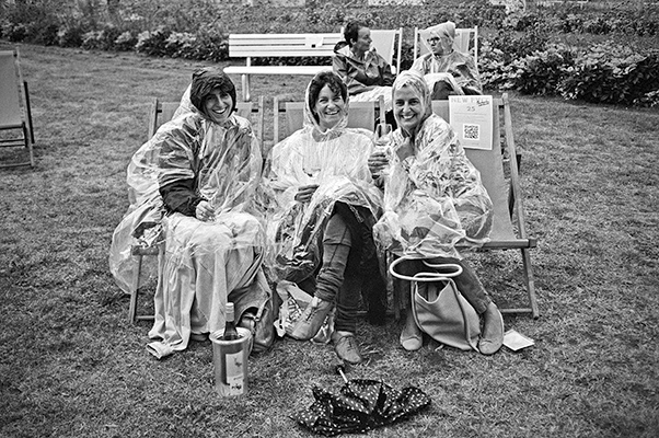 New Fall Festival, Festival, Düsseldorf, NRW Forum, Ehrenhof, Summer Edition, Analogfotografie, analogphotography, Olympus mju 2, point and shoot, stay broke shoot film, 35mm, on film black and white,